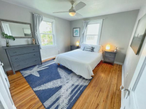 Seas the Day - 4 blocks to the beach, restaurant, and bar district - great deck and outdoor space!!